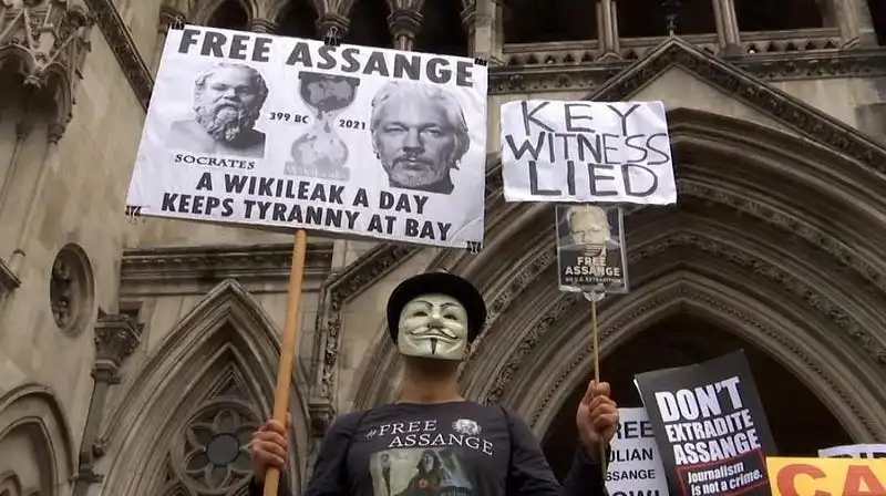 Акція на підтримку Джуліана Ассанжа.